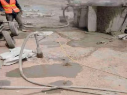 新密水泥混凝土路面板底注浆技术 路面脱空注浆整治方案