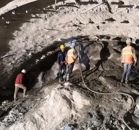 新密拱顶带模注浆料的施工流程及注意事项